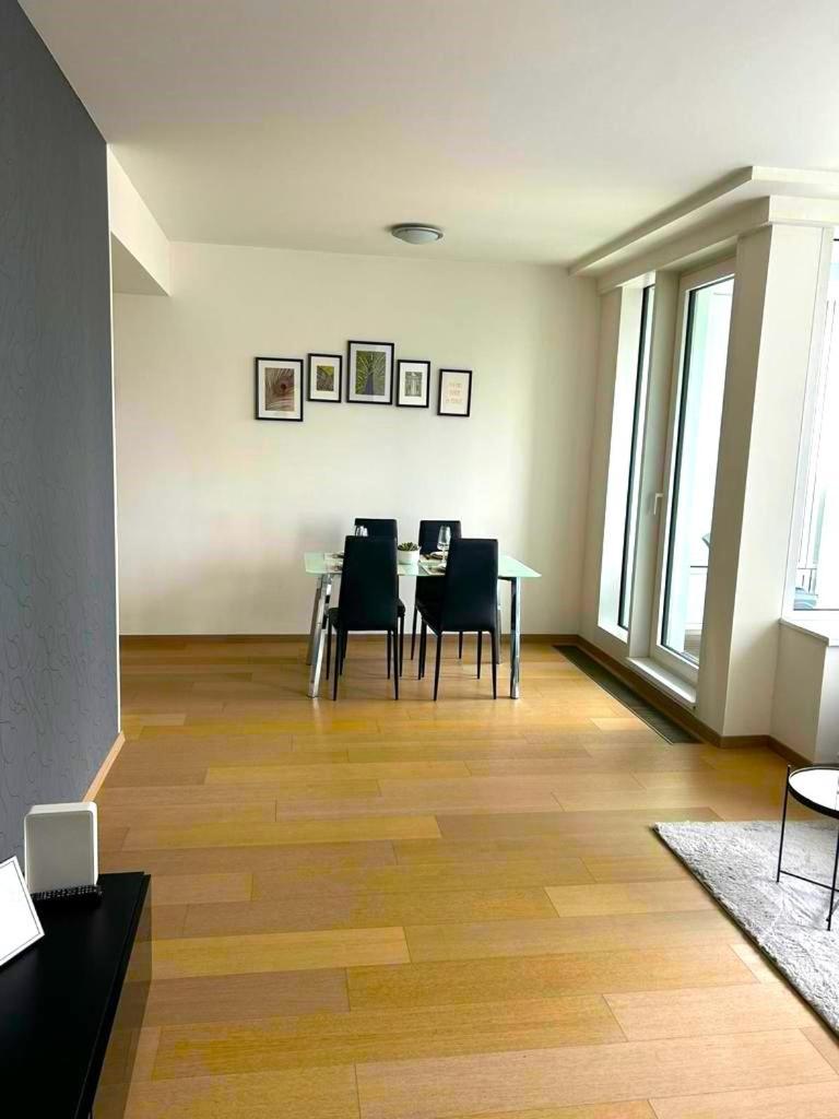 Skau Panorama Family & Business Apartment City View Free Parking Pressburg Exterior foto
